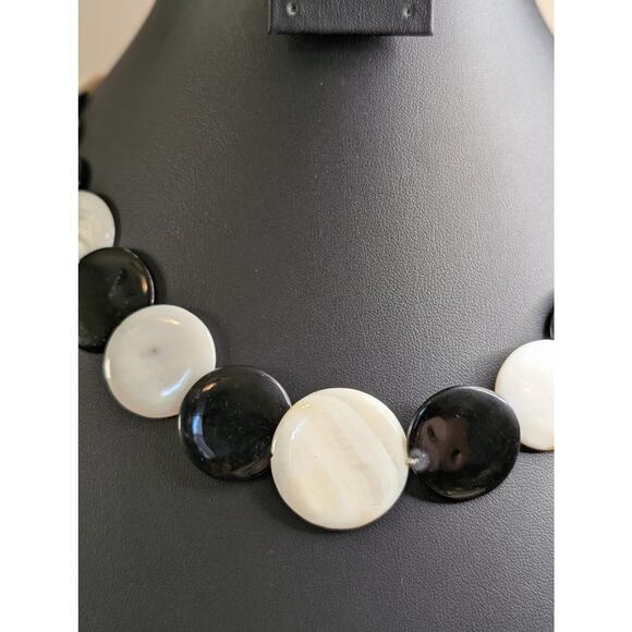 Erica Lyons Black & White Shell Disk 19"-22" Necklace NWT - Picture 2 of 6